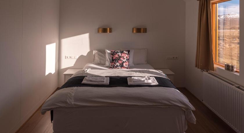 Image of Standard Double or Twin Room with Private Bathroom 5