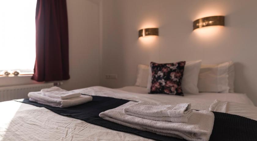 Image of Standard Double or Twin Room with Private Bathroom 14