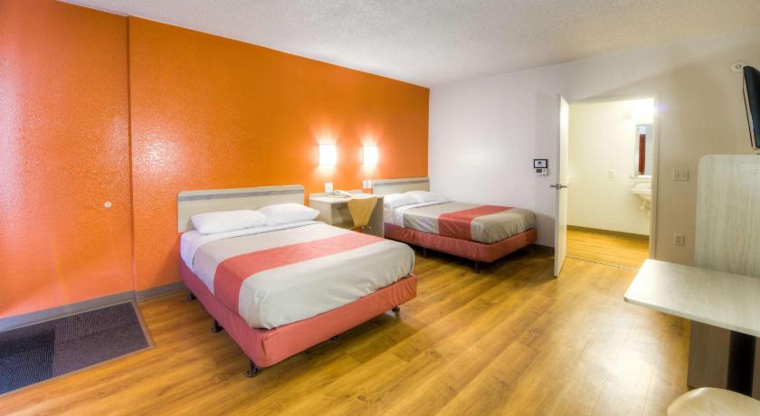 Motel 6-Niantic, CT - New London