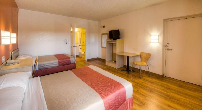 Motel 6-Niantic, CT - New London