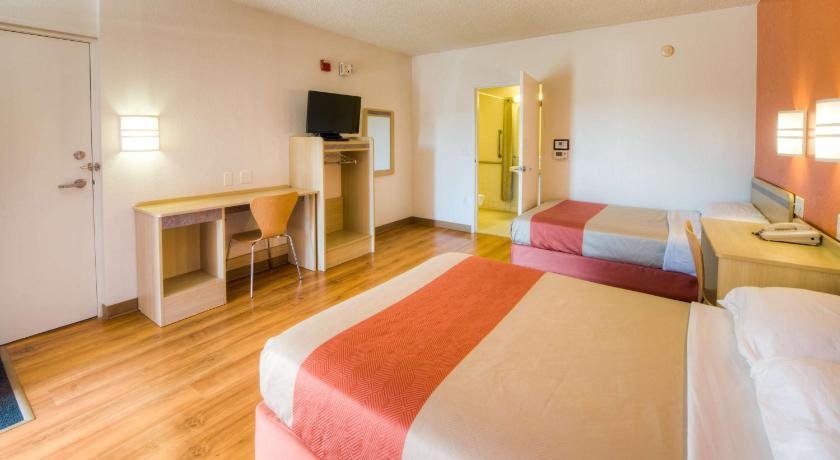 Motel 6-Niantic, CT - New London