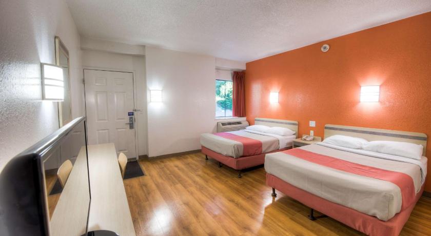 Motel 6-Niantic, CT - New London