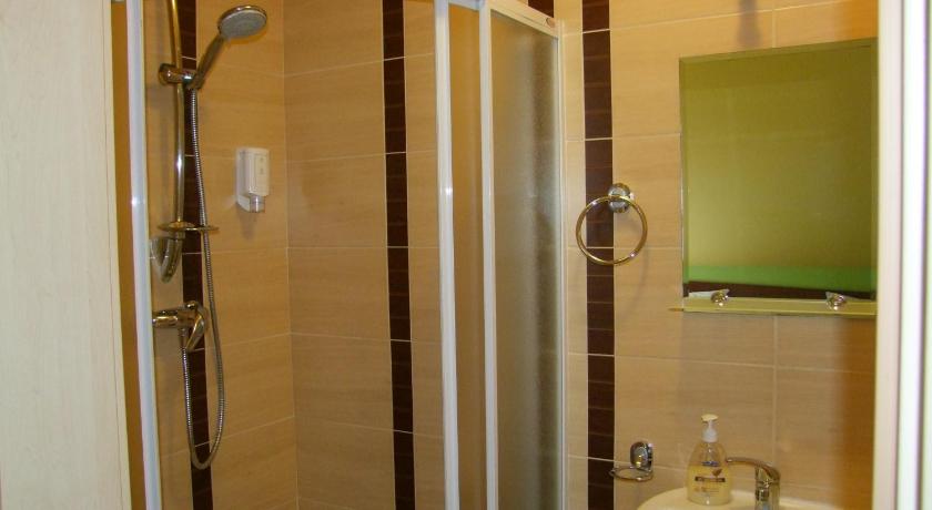 Zdjęcie: Pokój Trzyosobowy z prywatną łazienką (Triple Room with Private Bathroom) 2