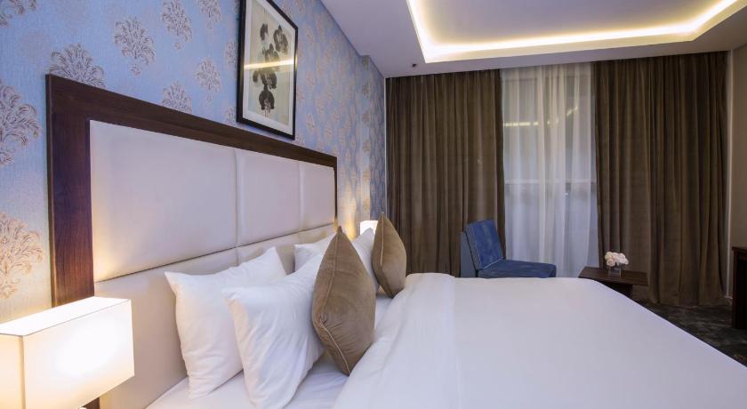 Image of Executive Suite 4