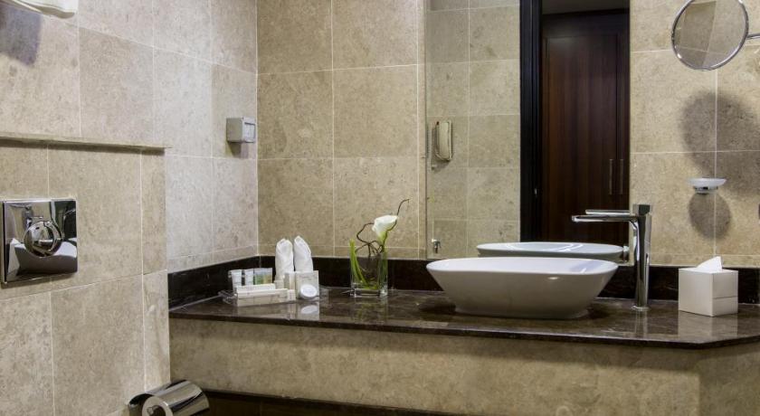 Image of Superior King Room 15