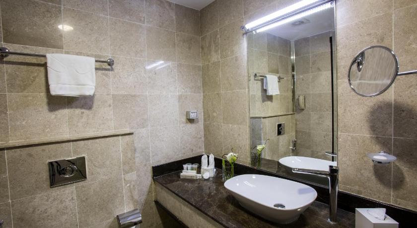 Image of Superior King Room 16