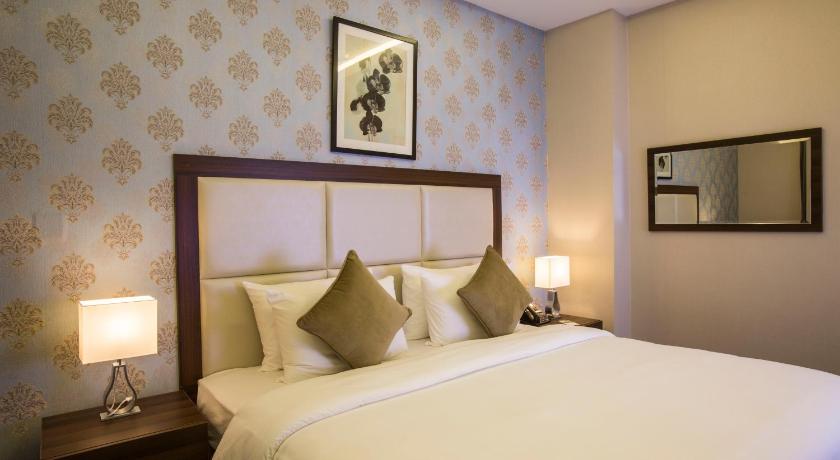 Image of Superior King Room 12