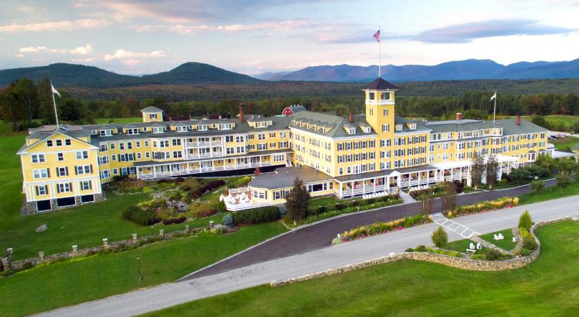 a large building with a large clock tower, Mountain View Grand Resort & Spa in Whitefield (NH)