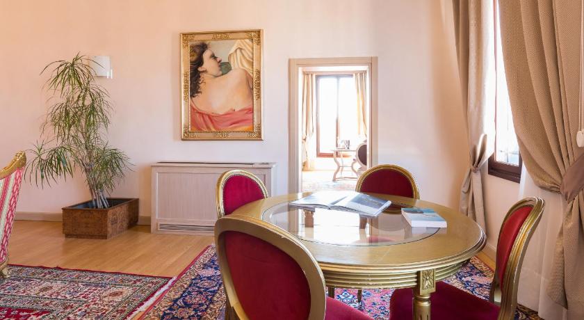 Foto Executive Suite with Canal View (4 Adults) 12