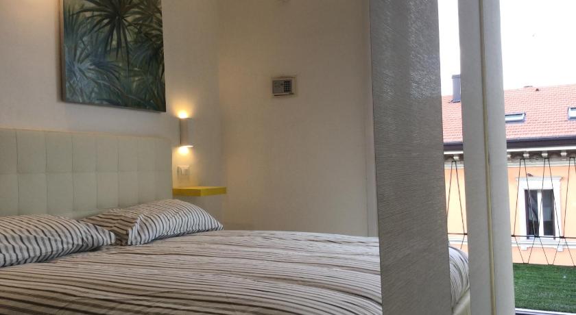 Image of King Studio with Sofa Bed and Balcony 5