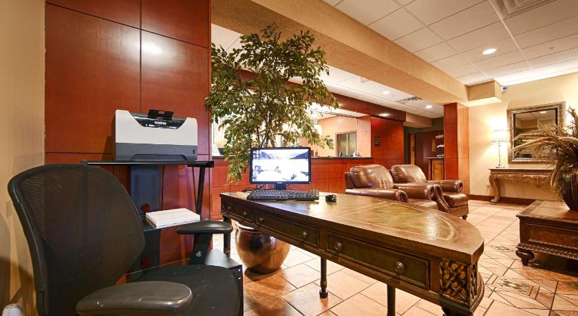 Best Western Plus Sandusky Hotel and Suites