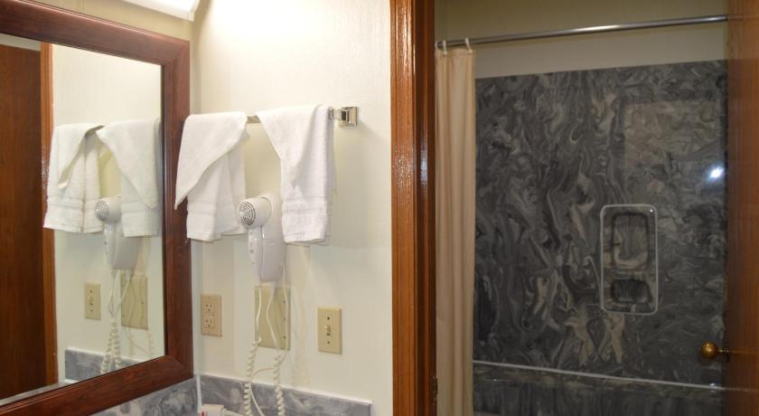 Economy Inn Cuyahoga Falls photo
