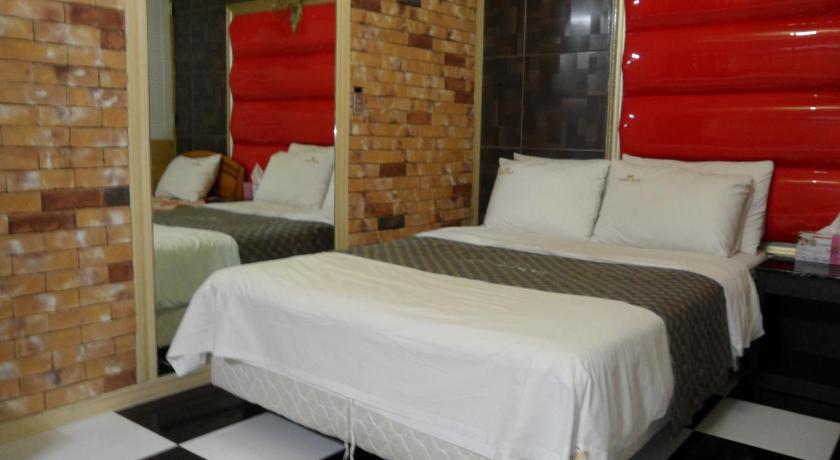 Image of Deluxe King Suite 4