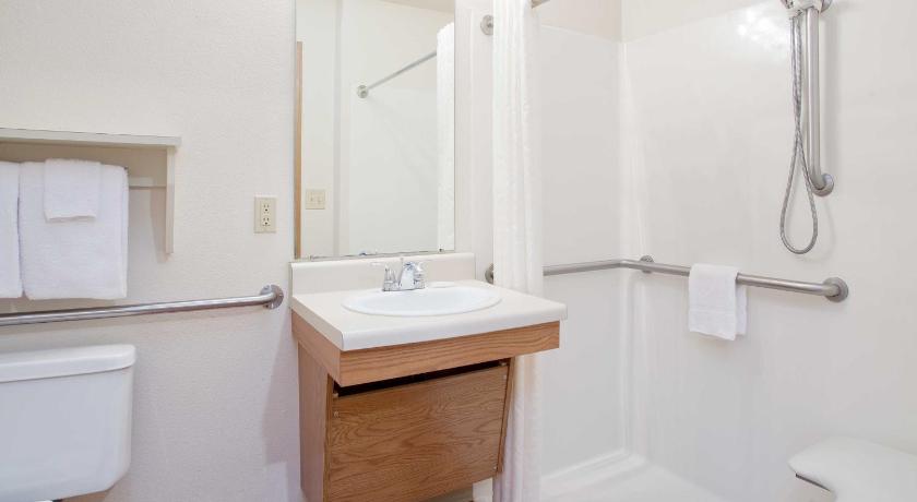 WoodSpring Suites Kansas City Liberty photo