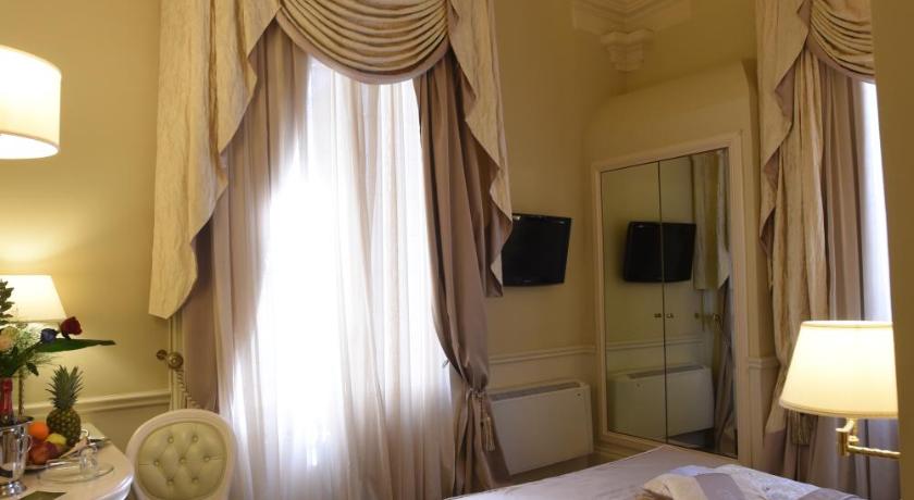 Suite Hotel Santa Chiara