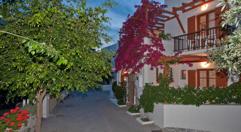 Marisa Rooms — Hotel in Paros Island