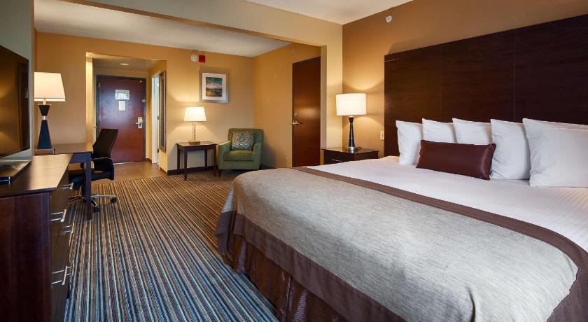 Best Western Plus Harrisburg East Inn & Suites