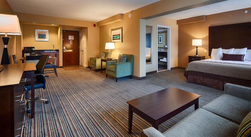 Best Western Plus Harrisburg East Inn & Suites