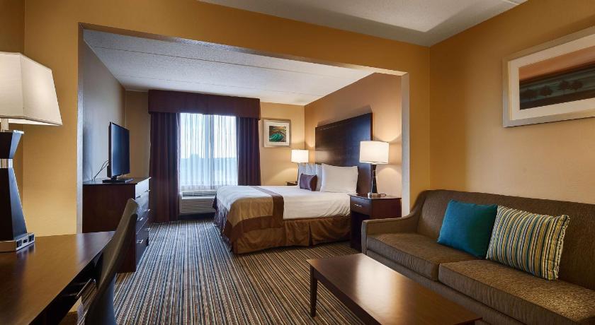 Best Western Plus Harrisburg East Inn & Suites