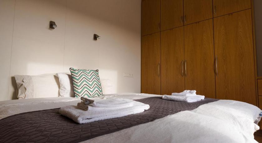 Image of Twin Room with Shared Bathroom 7