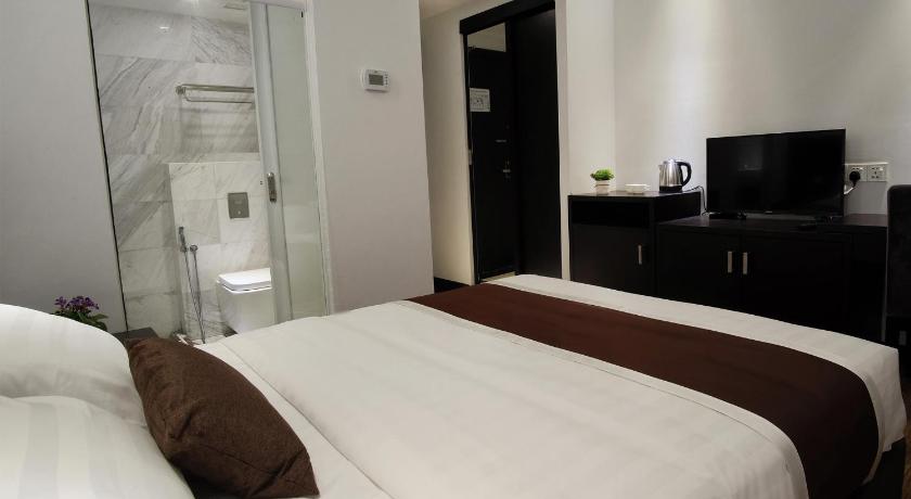 Image of Standard Queen No Window 3