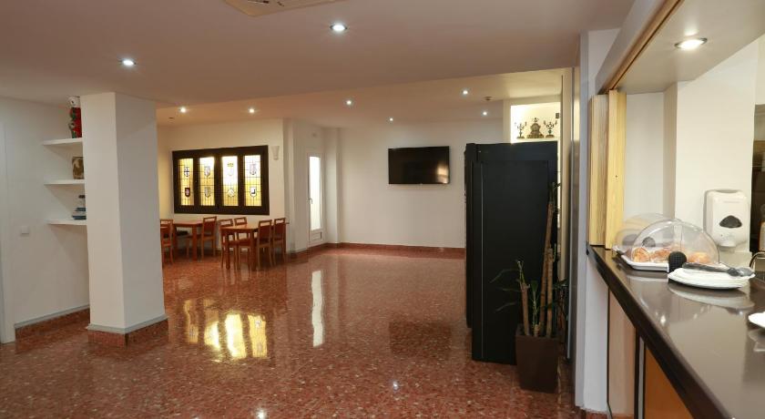 Shared lounge/TV area
