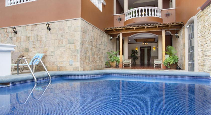 Pacifico Colonial Condominiums photo