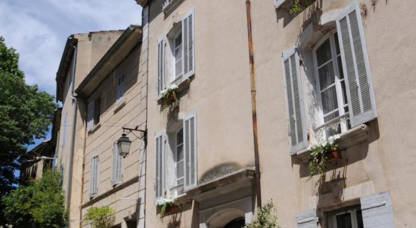 Les Chambres De Charlotte — Hotel in Cadenet