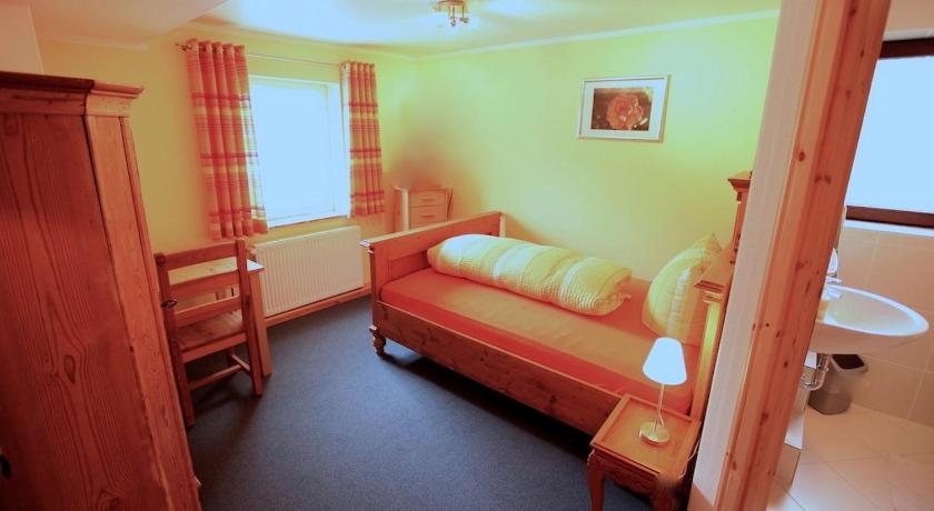 Gelber Lowe B&B Nichtraucherhotel photo