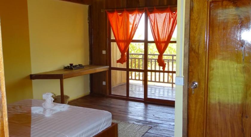 Szoba 2 külön ággyal - erkéllyel (Twin Room with Balcony) fotója 8