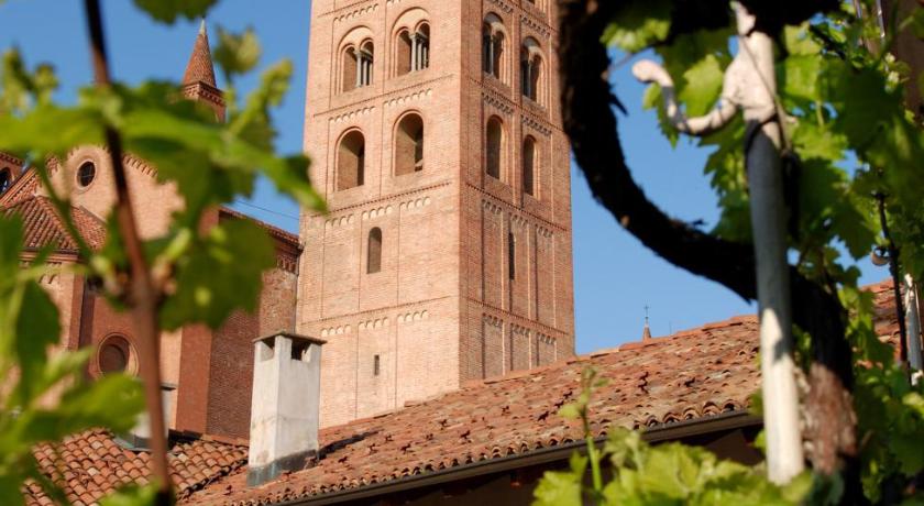 Albergo San Lorenzo — Hotel in Alba