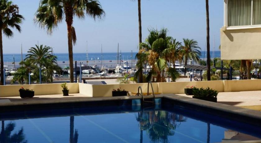 Marbella 2000 Elegant Apartment — Hotel in Marbella