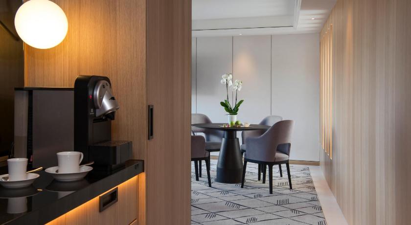 Image of Riverside Signature Suite 10