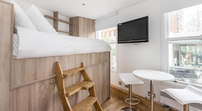 Apartment near Harrods photo