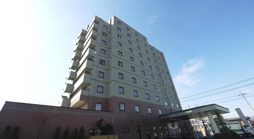 a large building with a clock on the side of it, Hotel Route Inn Nishinasuno in Nasushiobara