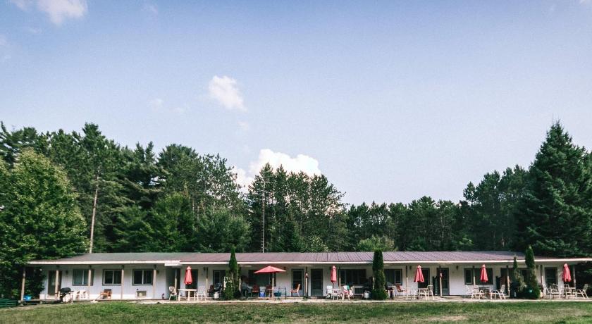 High Falls Bay Cottages, Camping & Waterpark photo