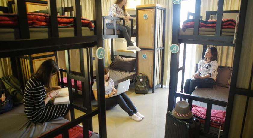 รูปของเตียงในห้องพักรวมชายหญิง 6 เตียง (Bed in 6-Bed Mixed Dormitory Room) 4