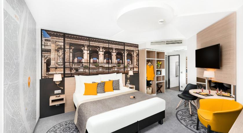 Image of Superior Room with 1 Double Bed and 1 Single Bed 5