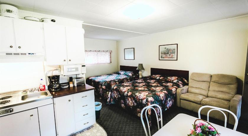 High Falls Bay Cottages, Camping & Waterpark photo