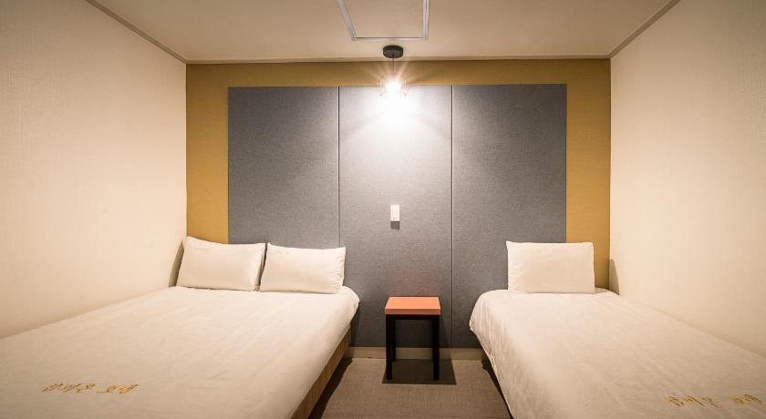 Image of Deluxe Twin Room 16