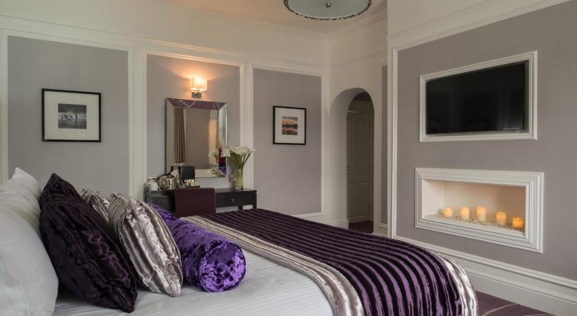 Image of Hazel Lake View Room 5