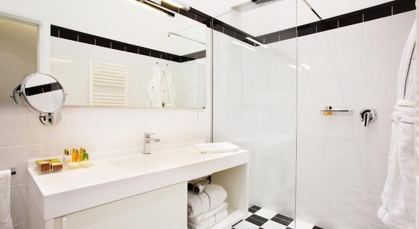 Image of Luxury Triple Room 2