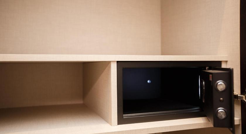 Image of Suite Family Room 11