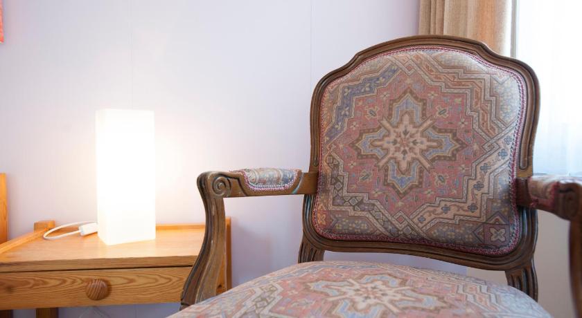 Image of Family Room with Private Bathroom 6