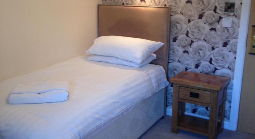 The Elephant & Castle Hotel photo