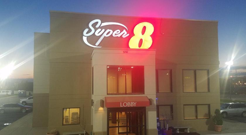 Super 8 By Wyndham Wichita North