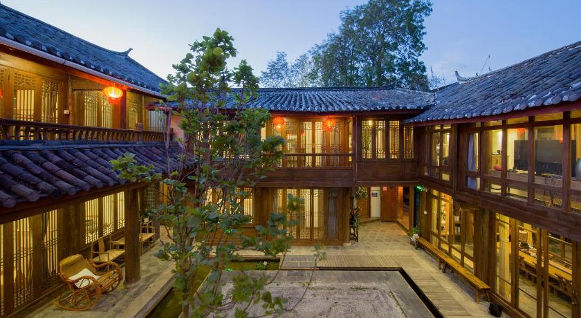 a very large building with a lot of windows, Lijiang Banxicaotang Inn in Lijiang