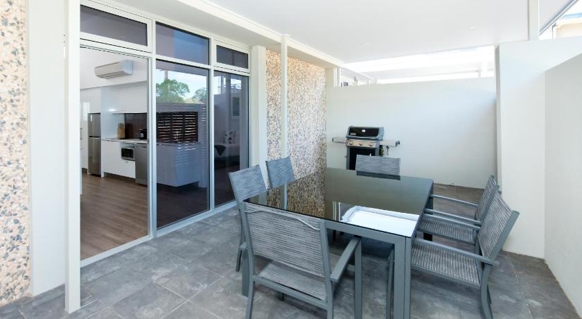 Loxton Courthouse Apartments photo