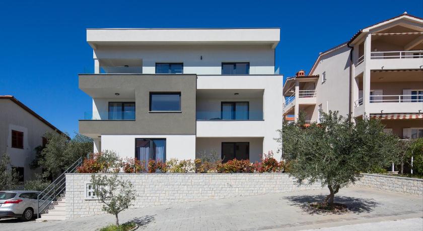 Lemechi Casa Girasole Apartments — Hotel in Rabac