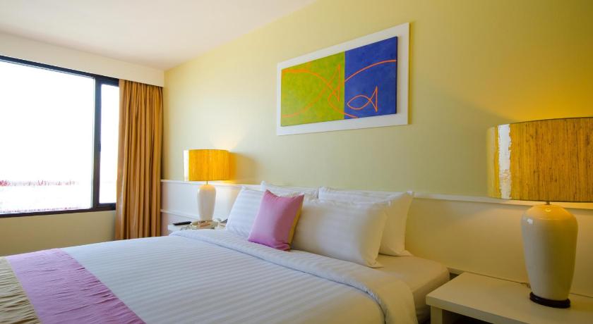 รูปของห้องดีลักซ์เตียงใหญ่หรือเตียงแฝด (Deluxe Double or Twin Room) 3